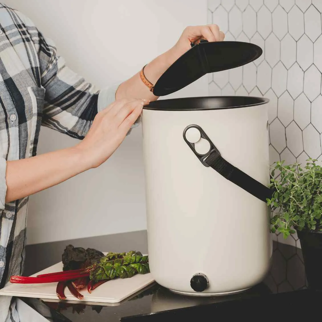 Bokashi Kitchen Compost Bin 2.5 gal.