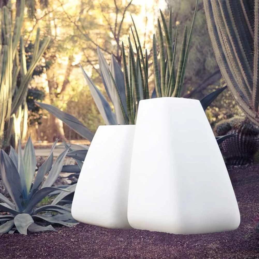 Noma Self-Watering Medium Planter